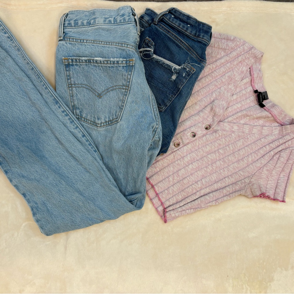 Forever 21 Cropped V Neck Button Down Tee Size Medium